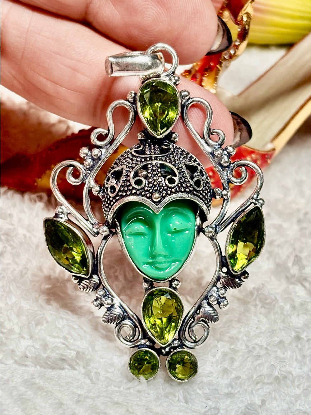 Carved GODDESS face and peridot Gemstone Pendant Necklace -Artisan - Picture 5 of 10